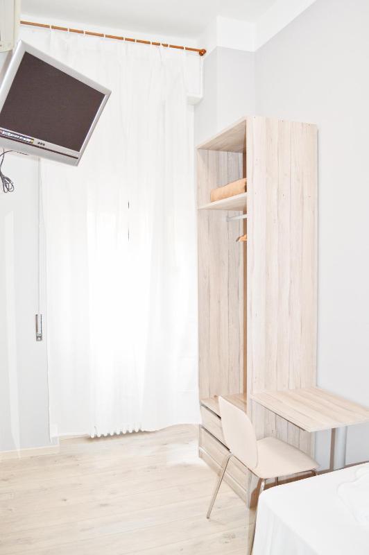 Standard Single Room image 2