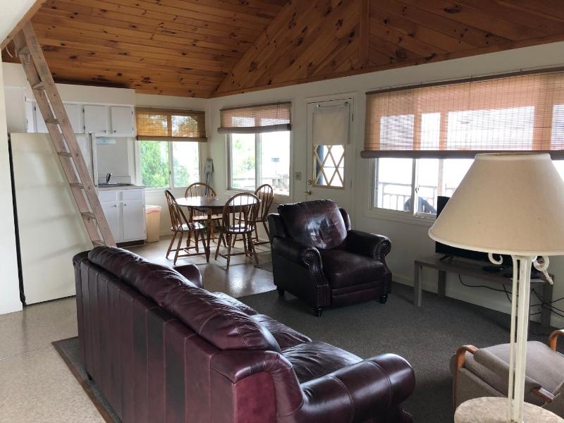 Riverfront Cottage - Top Floor image 2