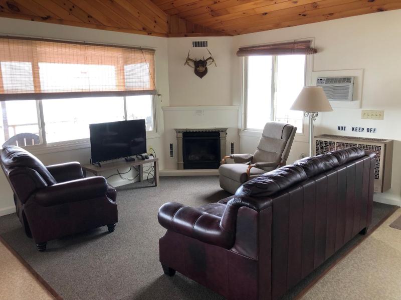 Riverfront Cottage - Top Floor image 4