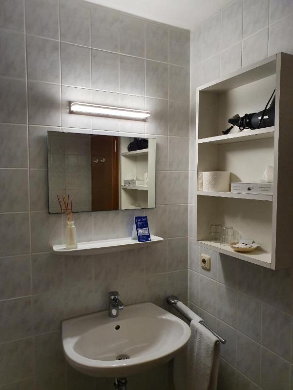 Standard Double Room image 2