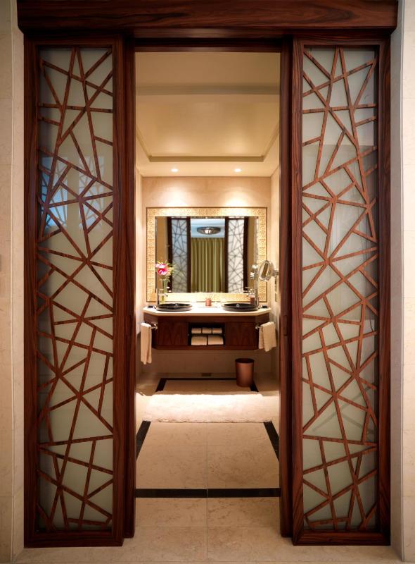 Raffles Club Twin Room with Terrace & Club Lounge Access- including Daily Breakfast, Evening Drinks & Canapes image 3