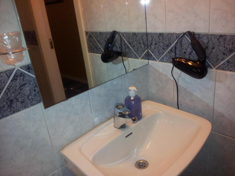 Standard Double Room image 3