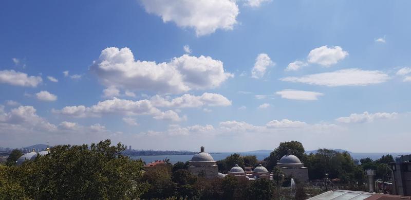 Double Room with Balcony and Sea View image 3