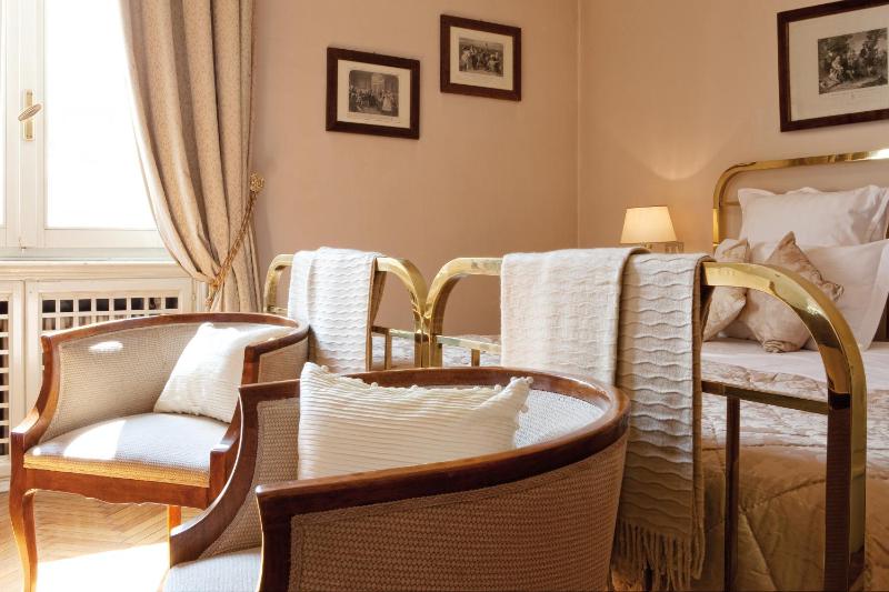 Quadruple Room image 3