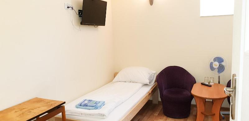ETNA - Hostel -Noclegi Rzeszów 24 Pokoje -PARKING- - image 14