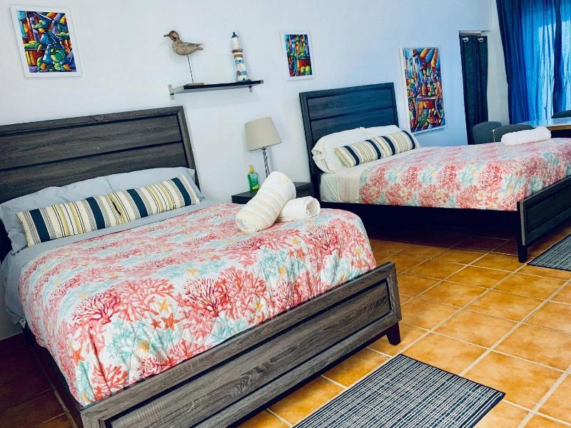 DV 104 Deluxe Ocean View Suite / Kitchenette / 2 Full Size Beds,  Oceanfront Property image 3