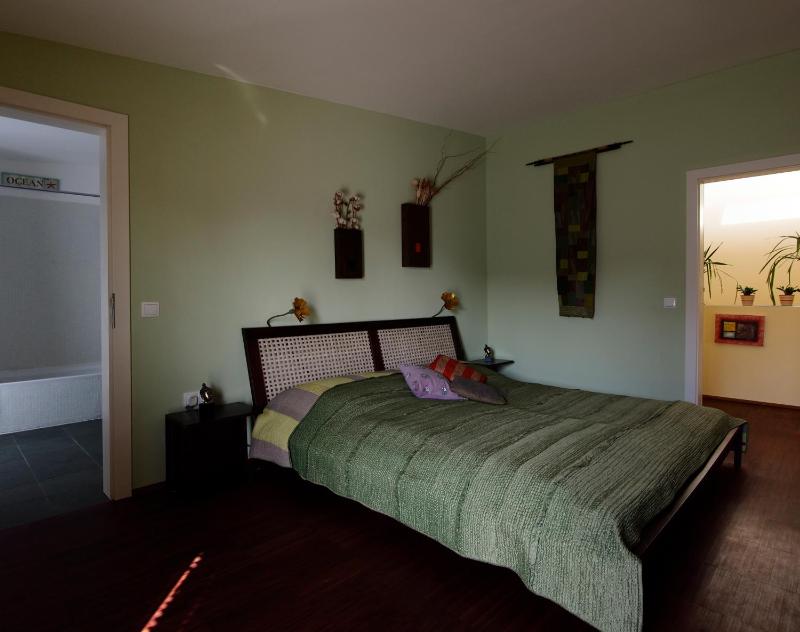 Classic Double Room with Bath image 4