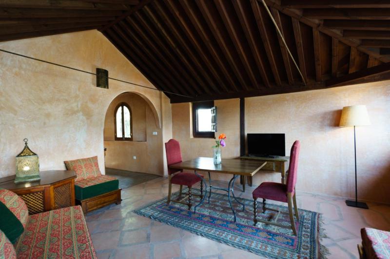 Superior One-Bedroom Apartment image 4