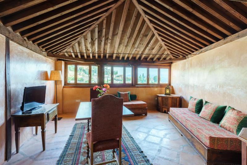 Superior One-Bedroom Apartment image 2