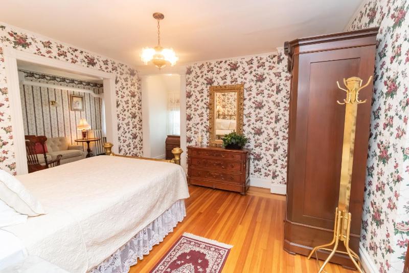 Superior Triple Room image 3
