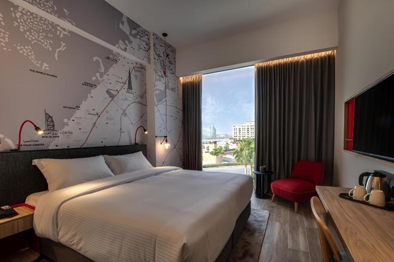 Superior Room Canal View King (Includes 15% Off F&B and Shuttle Service to Festival City Mall) image 2