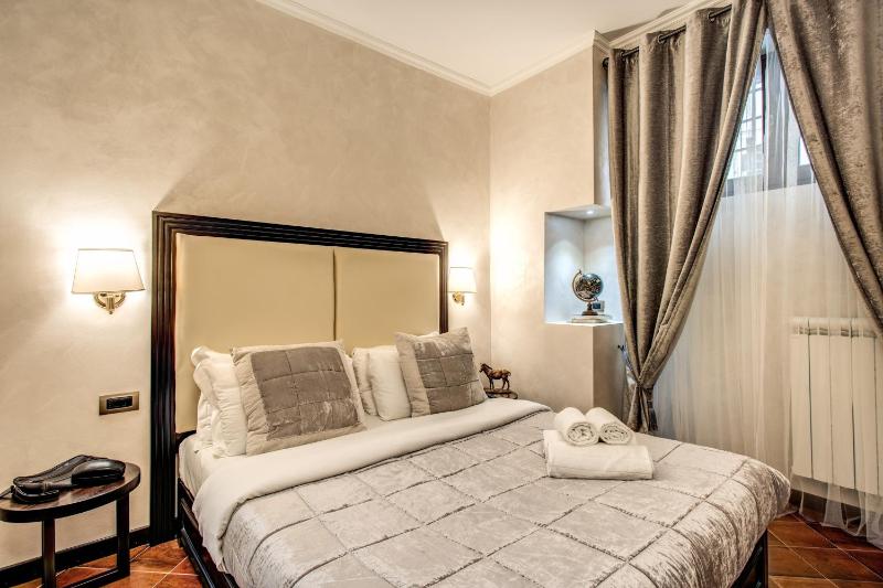 Double Room image 4