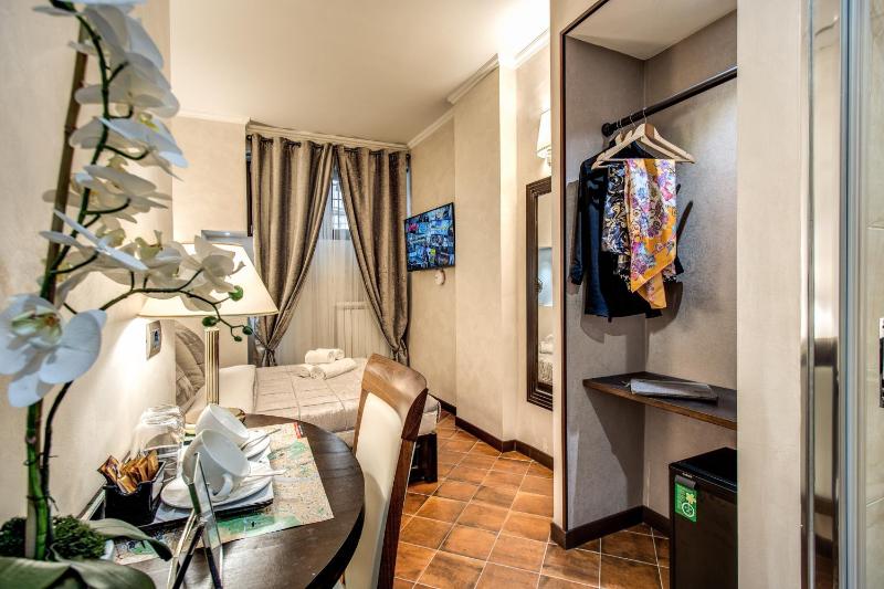 Double Room image 2