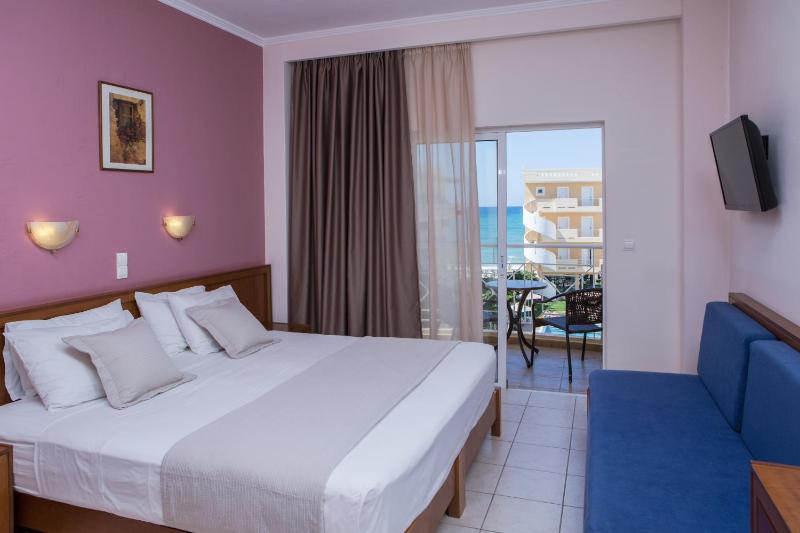 Standard Room with Pool View image 3