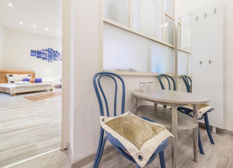 ATLANTA apartment is in the heart of Budapest - image 2