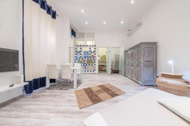 Studio Apartment image 3