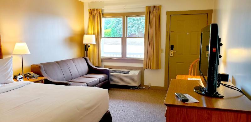 King Room- Main Level  image 1