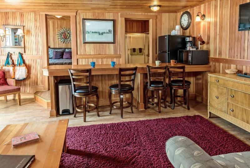 Family Room image 2