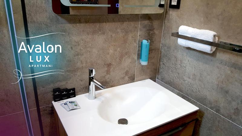 Avalon Lux Studio Apartment - image 16