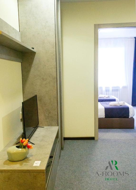 Suite with Garden View image 2
