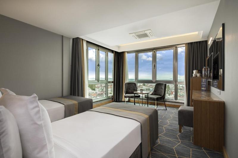 Superior Double Room with Sea View image 1