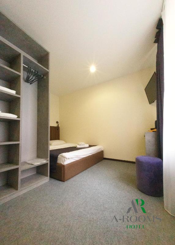 Standard Double Room image 4