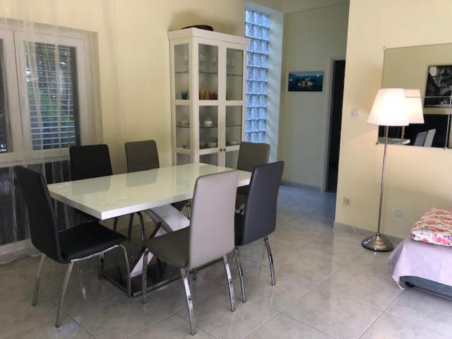 Sabina Apartments - image 20