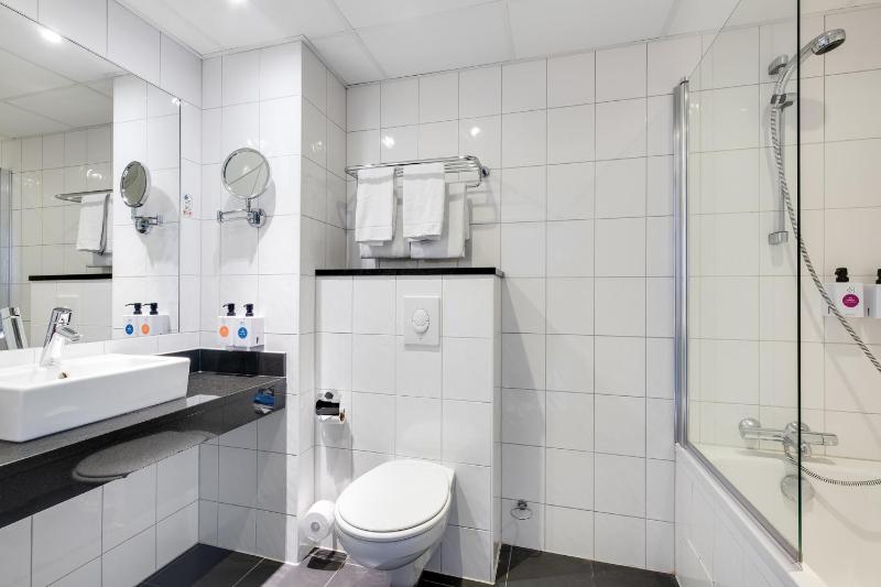 Superior Twin Room image 4