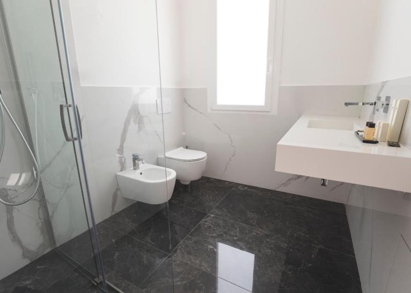 Double or Twin Room image 3