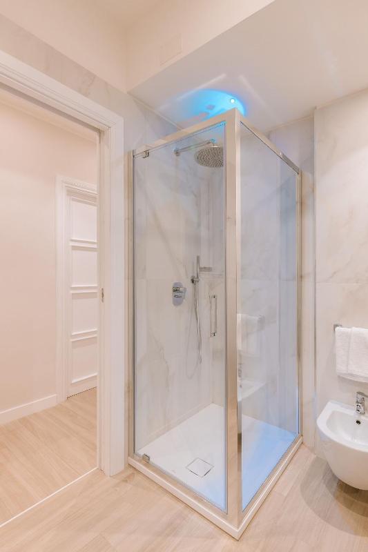 King Suite with Spa Bath image 1