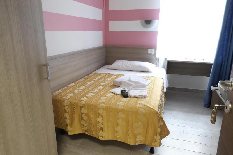 Single Room image 2
