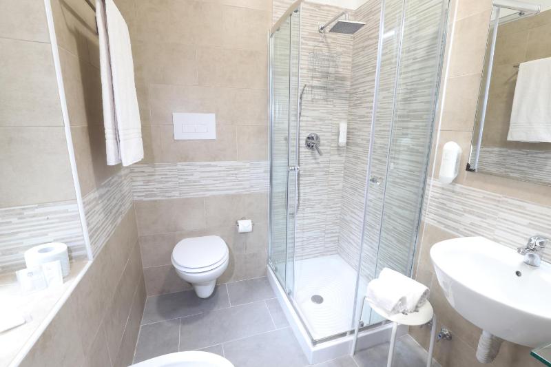 Single Room image 3