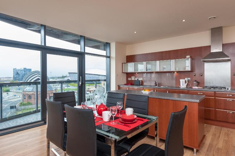 Two-Bedroom Apartment - 179 Finniestion Street, G3 8HE image 1