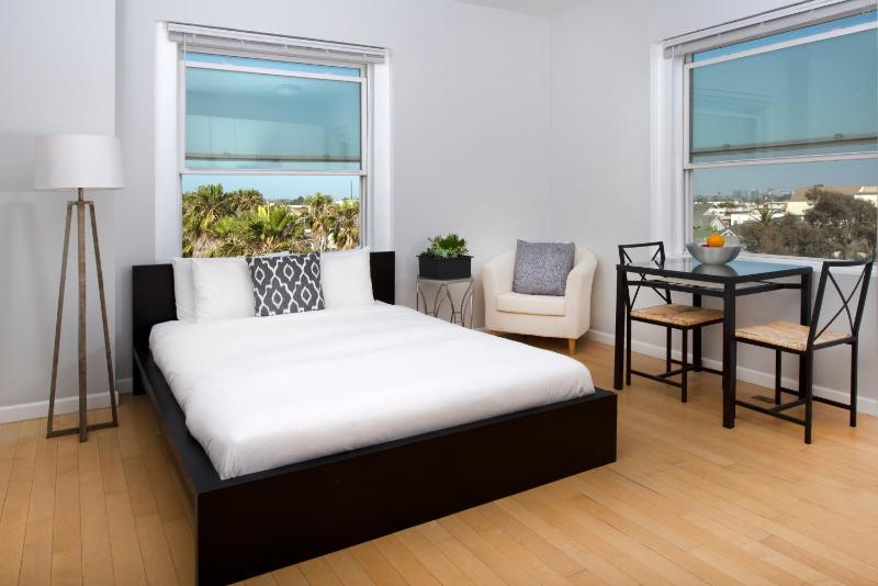 Studio with Partial Ocean View image 4