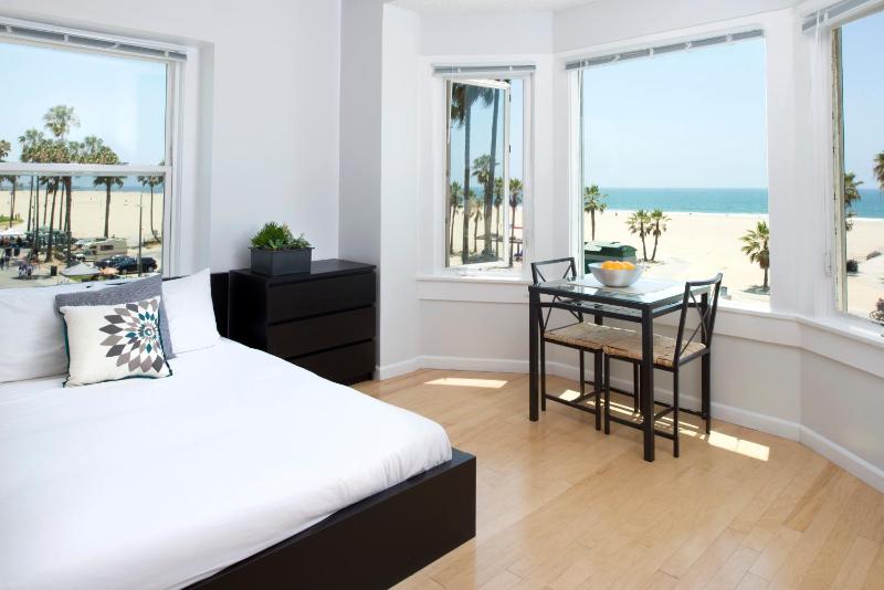 Oceanfront Studio image 4