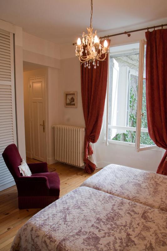 Twin Room image 3