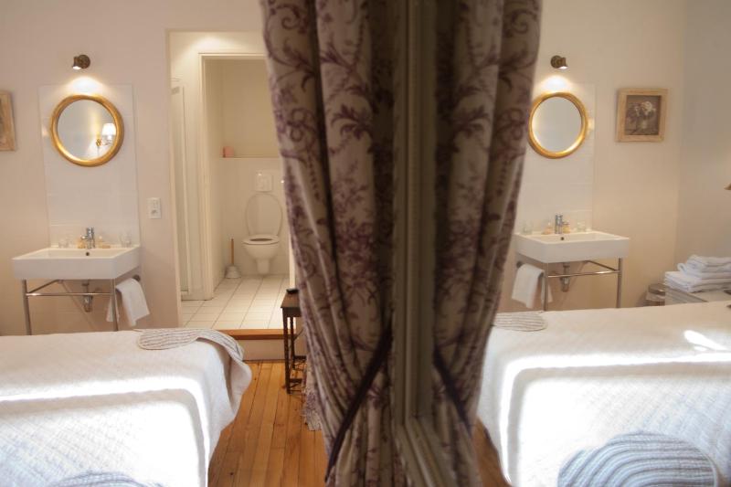 Standard Double Room image 2