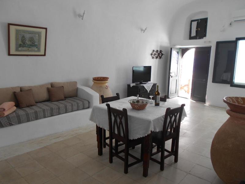 Traditional Cave House with Hot Tub (Canava) image 4