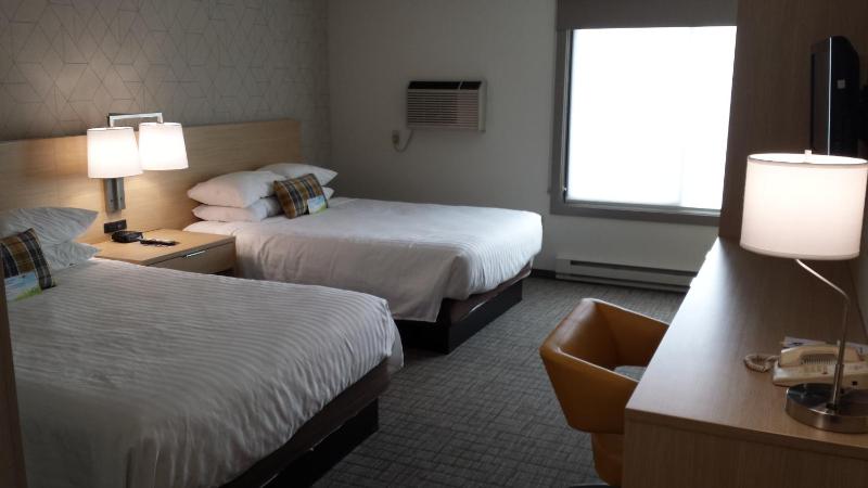 Queen Room with Two Queen Beds - Non-Smoking image 3