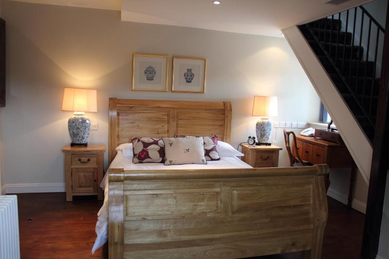 Deluxe Double Room with Bath image 2