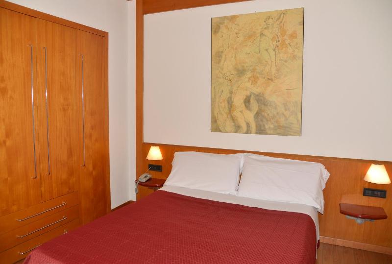 Double Room image 4