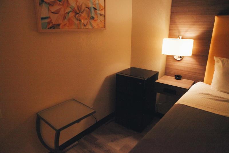 Two Double Beds (Remodeled) - Smoking image 2
