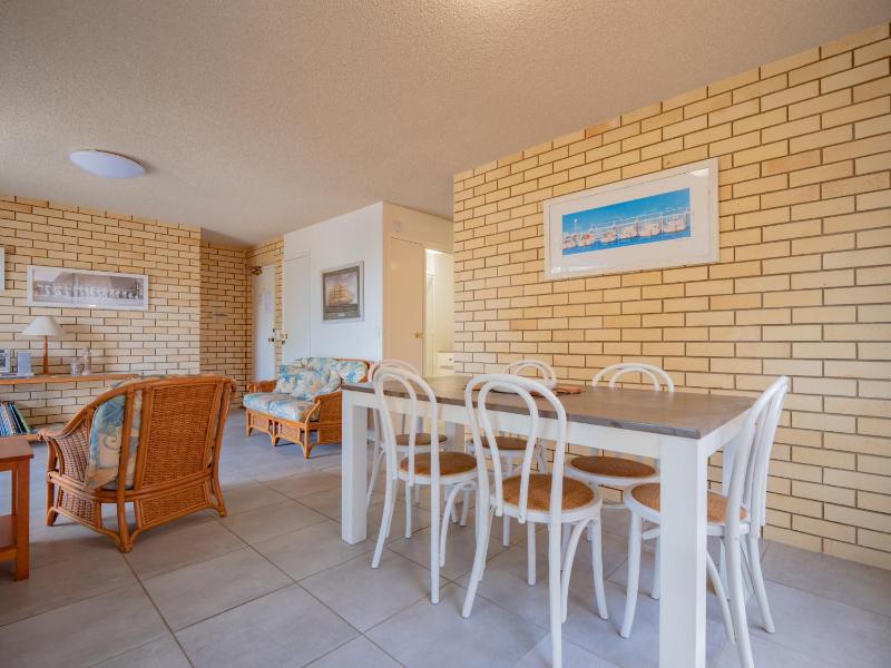 Golden Shores U7 21 Landsborough Parade - image 14