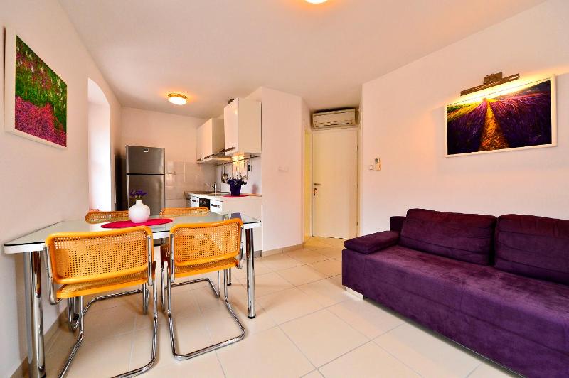 Sunny Bobica Apartments - image 4