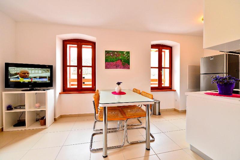 Sunny Bobica Apartments - image 10