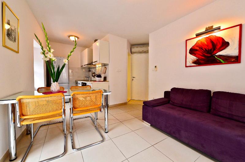 Sunny Bobica Apartments - image 18