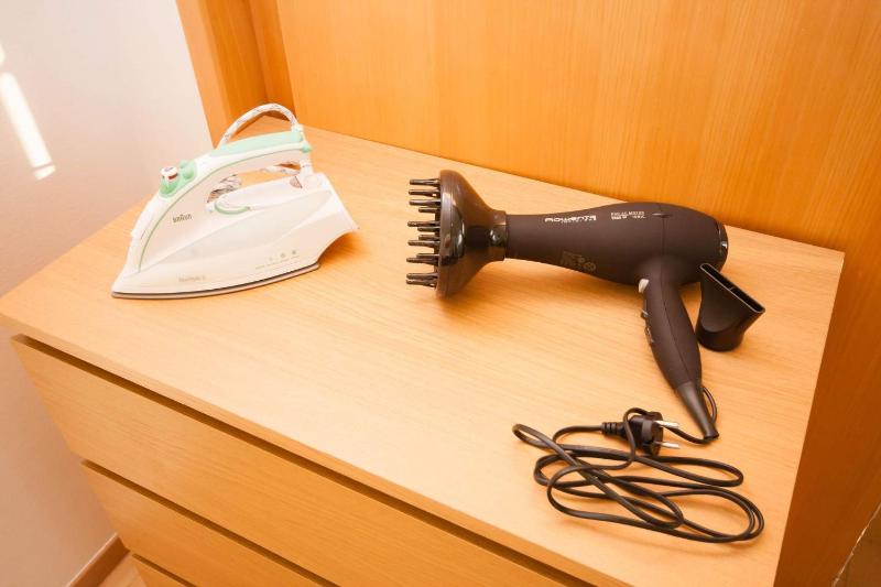 Three-Bedroom Loft with Rooftop Terrace image 2