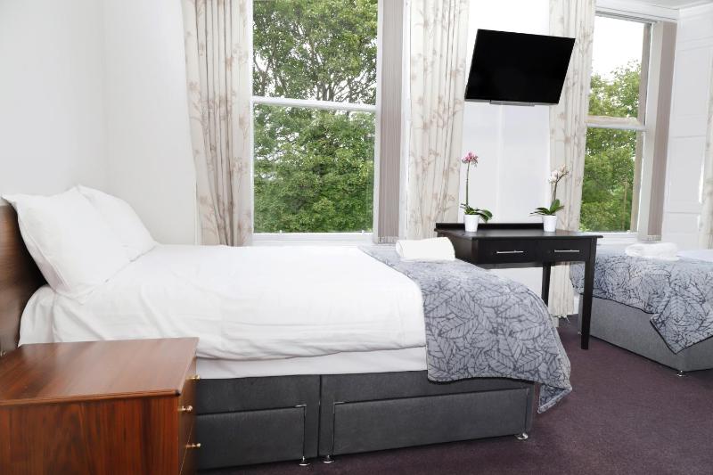 Triple Room image 3