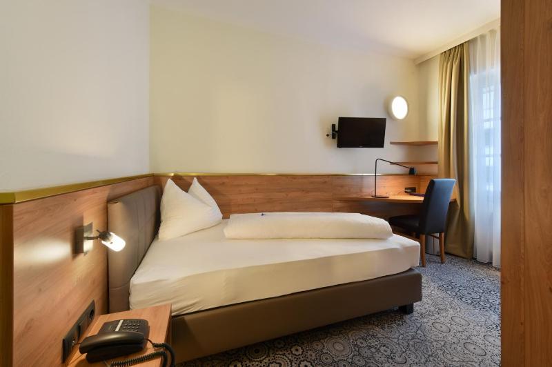 Business Single Room image 3