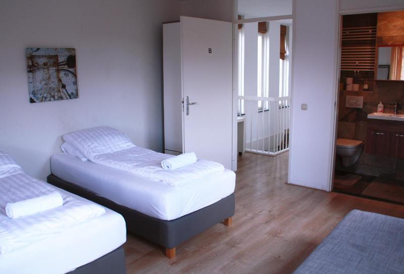 Quadruple Room image 4